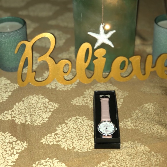 Avon Accessories - New Pink watch ~ Needs Battery 🔋